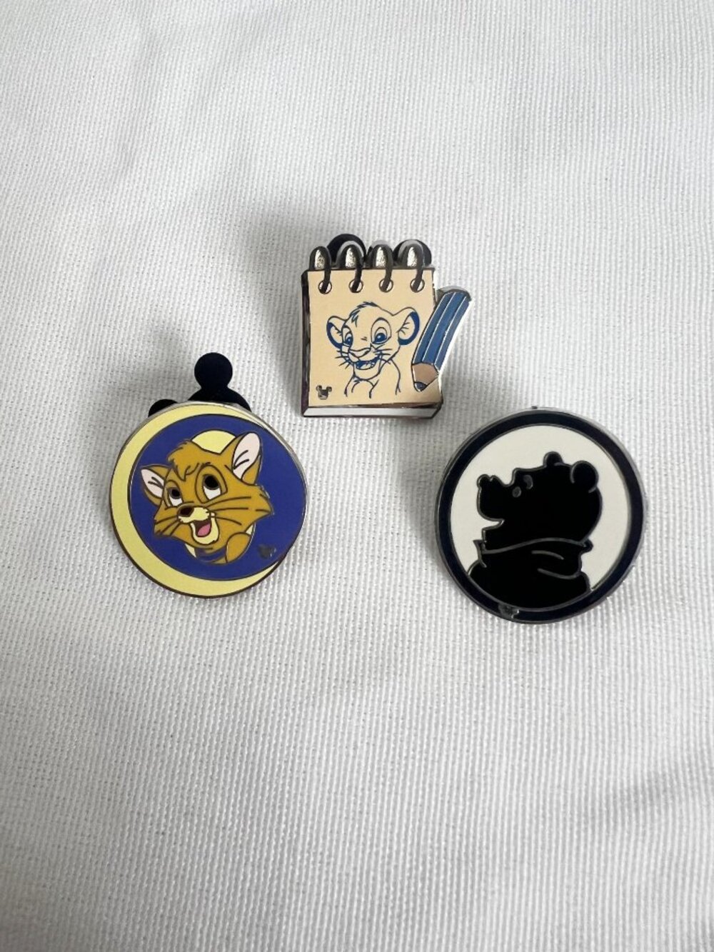 Disney Parks enamel pins The Lion King, Oliver & Company, Winnie the Pooh